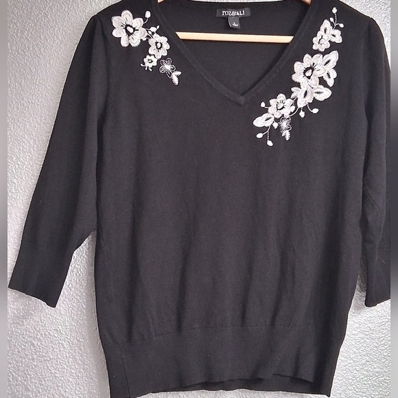 Roz & Ali Lady Libery Black Sweater With White Floral Embroidery     Size  L - Picture 6 of 12